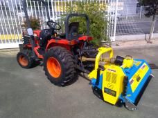 ARTILOC : Location de tracteur KUBOTA 24CV avec accessoires