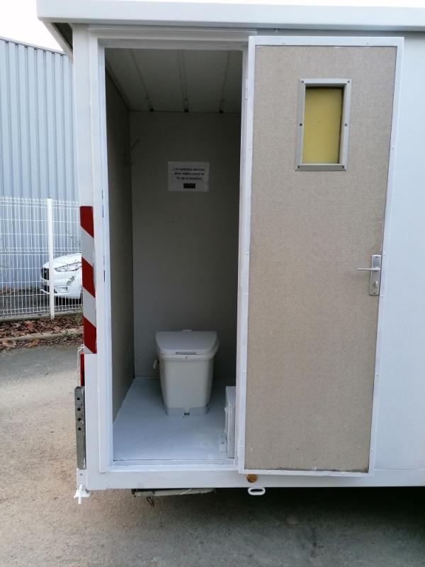 ARTILOC: Location d'abri / roulotte de chantier autonome avec sanitaire intégré